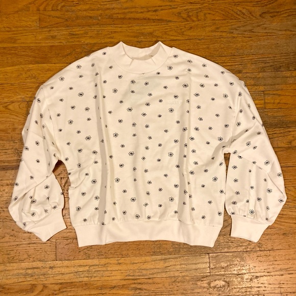 Levi's Tops - NWT Levi’s Sweatshirt with Flower Detail